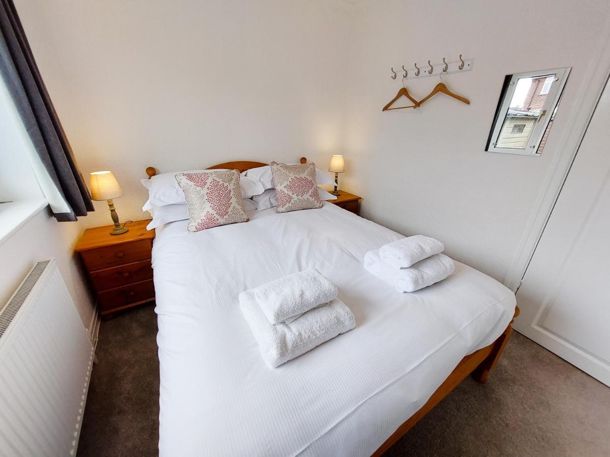 Spring Gardens Holiday Bungalow 凯顿 外观 照片